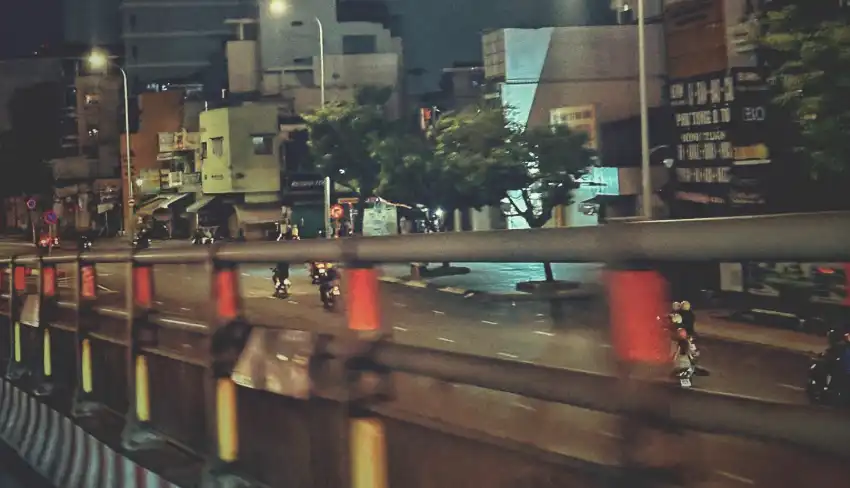 Gói ghém đợi chờ vào vạt nắng ban mai