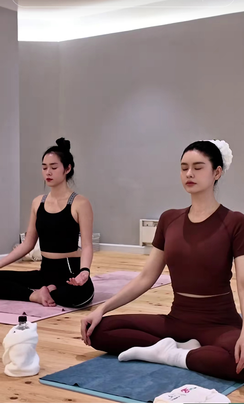 Cơn sốt 'chơi với nhiệt' của giới trẻ: Chi tiền để đổ mồ hôi trong phòng tập 35°C có thực sự đáng?