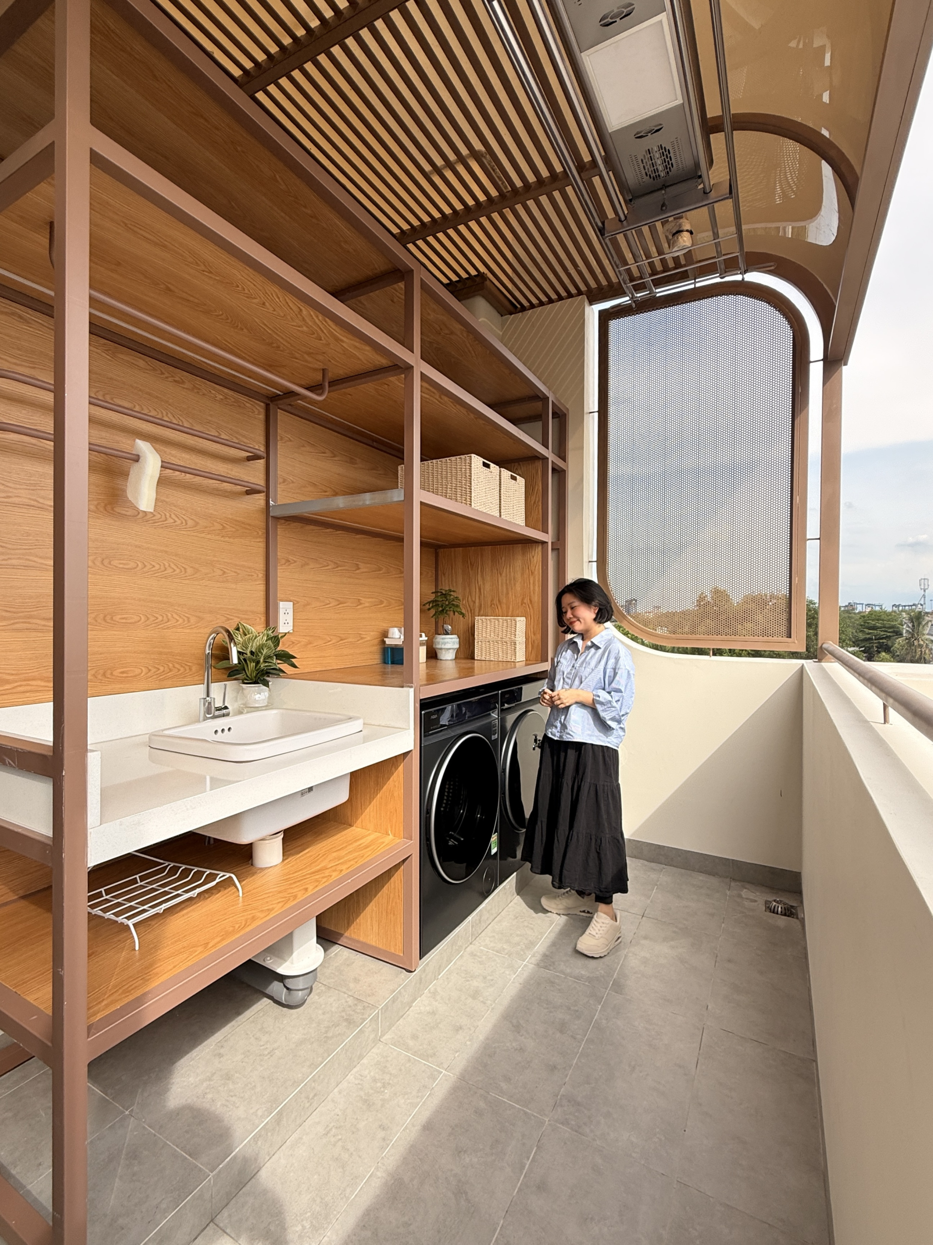 Cận cảnh căn nhà 'không góc nhọn' của Châu Muối: Gian bếp chiếm trọn spotlight, từng chi tiết đều chiều chuộng thói quen sống