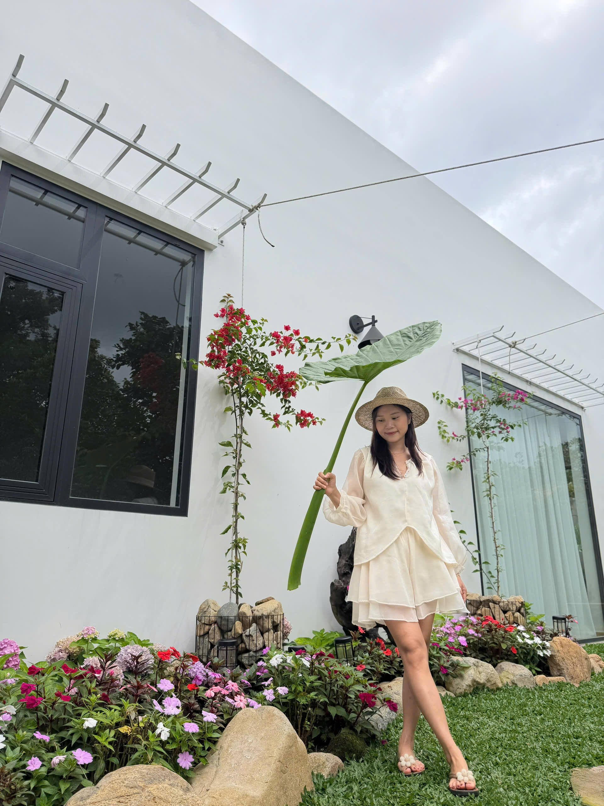 Không cần xách vali đi trốn: Người trẻ chi tiền triệu cho từng mét vuông, biến tổ ấm thành 