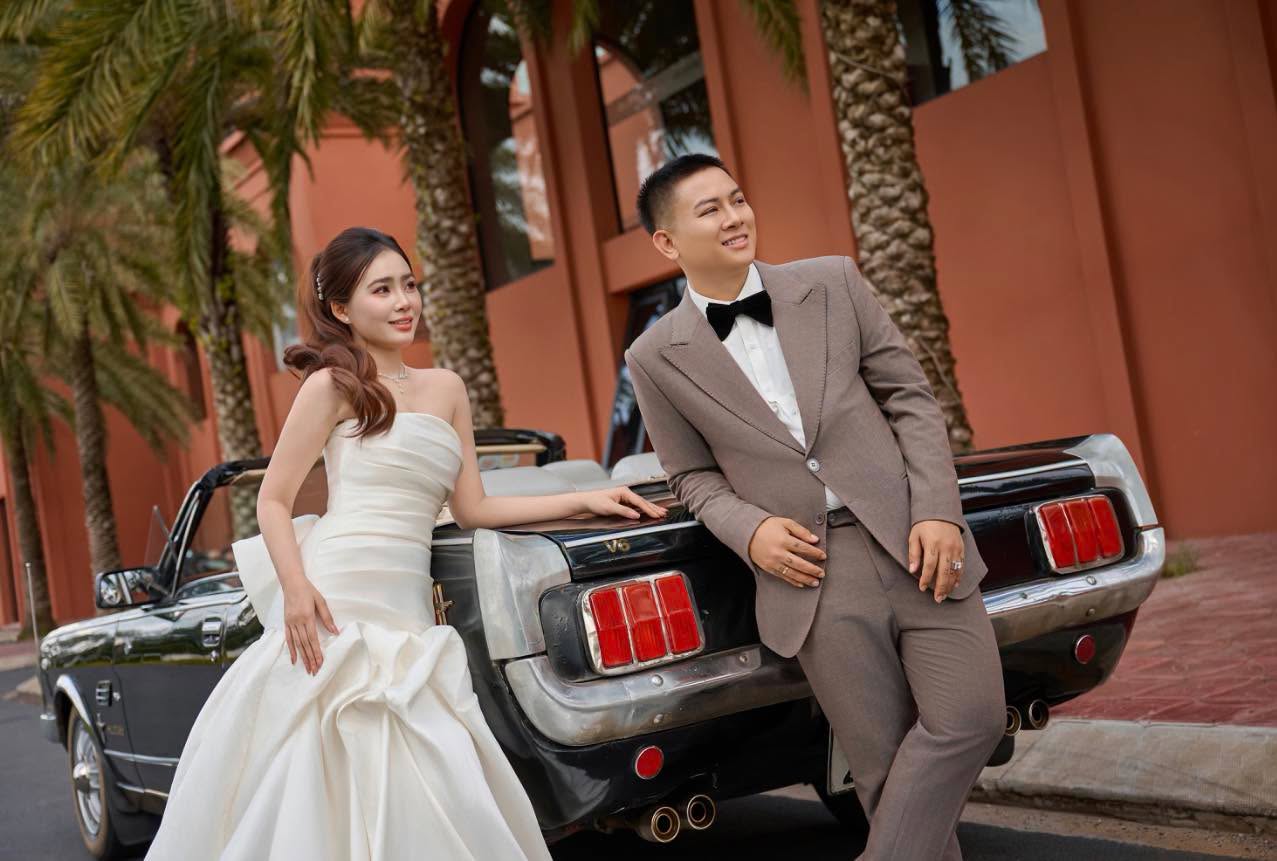 Hoài Lâm rạng rỡ rước dâu tại quê nhà: Bà xã kém 9 tuổi đeo vàng trĩu cổ, nhan sắc gây chú ý