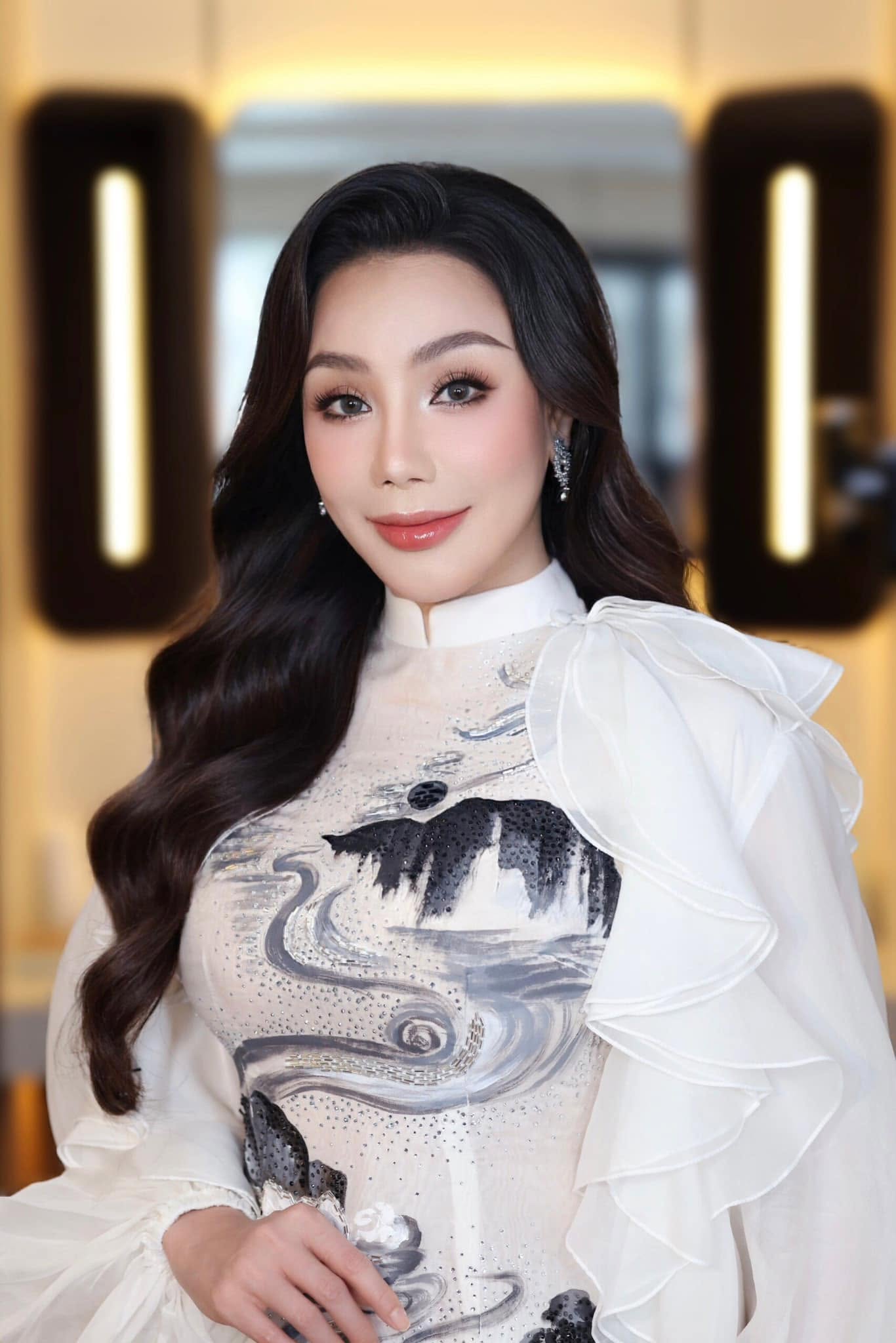 Cuộc sống viên mãn của Hồ Quỳnh Hương: Từ cô bé nhặt phế liệu mưu sinh đến chủ nhân biệt thự 600m2