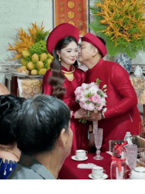 Hoài Lâm rạng rỡ đón dâu tại quê nhà, bà xã kém 9 tuổi gây chú ý với vòng hai khác lạ