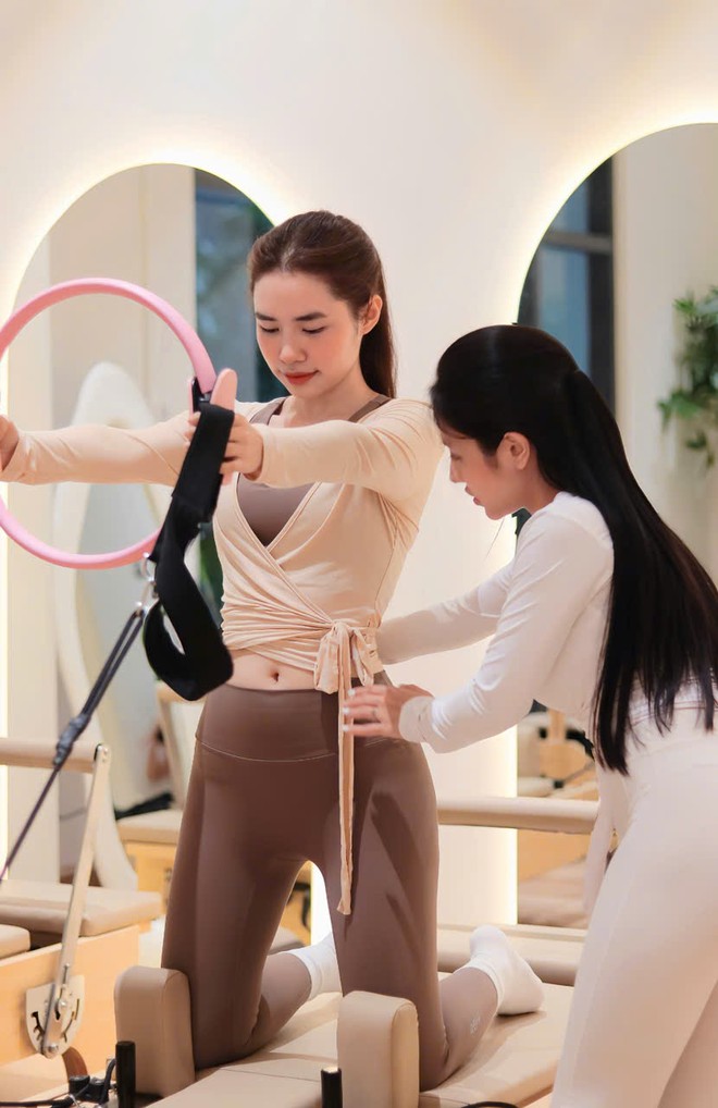 Bước qua tuổi 30, phụ nữ đi tập không màng số đo: Chấp nhận mở hầu bao lớn đổi lấy 'bác sĩ' cơ thể