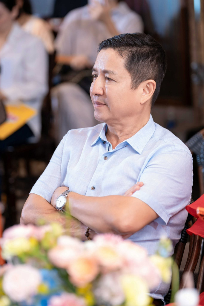 NSƯT Chí Trung rao bán loạt nội thất gỗ trước khi chuyển sang chung cư