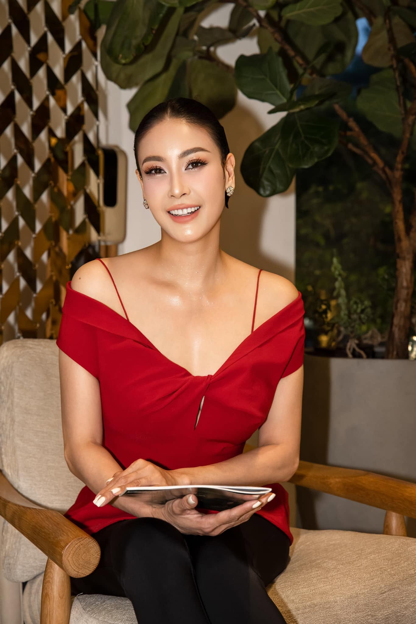 Hà Kiều Anh: Từ Hoa hậu đăng quang tuổi 16 đến tổ ấm viên mãn bên doanh nhân Huỳnh Trung Nam