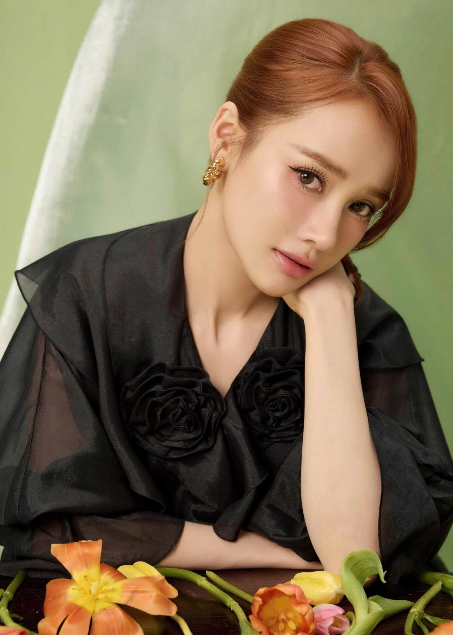 Nhã Phương lộ nghi vấn đi Huế cùng chị gái giữa lúc Trường Giang giữ im lặng