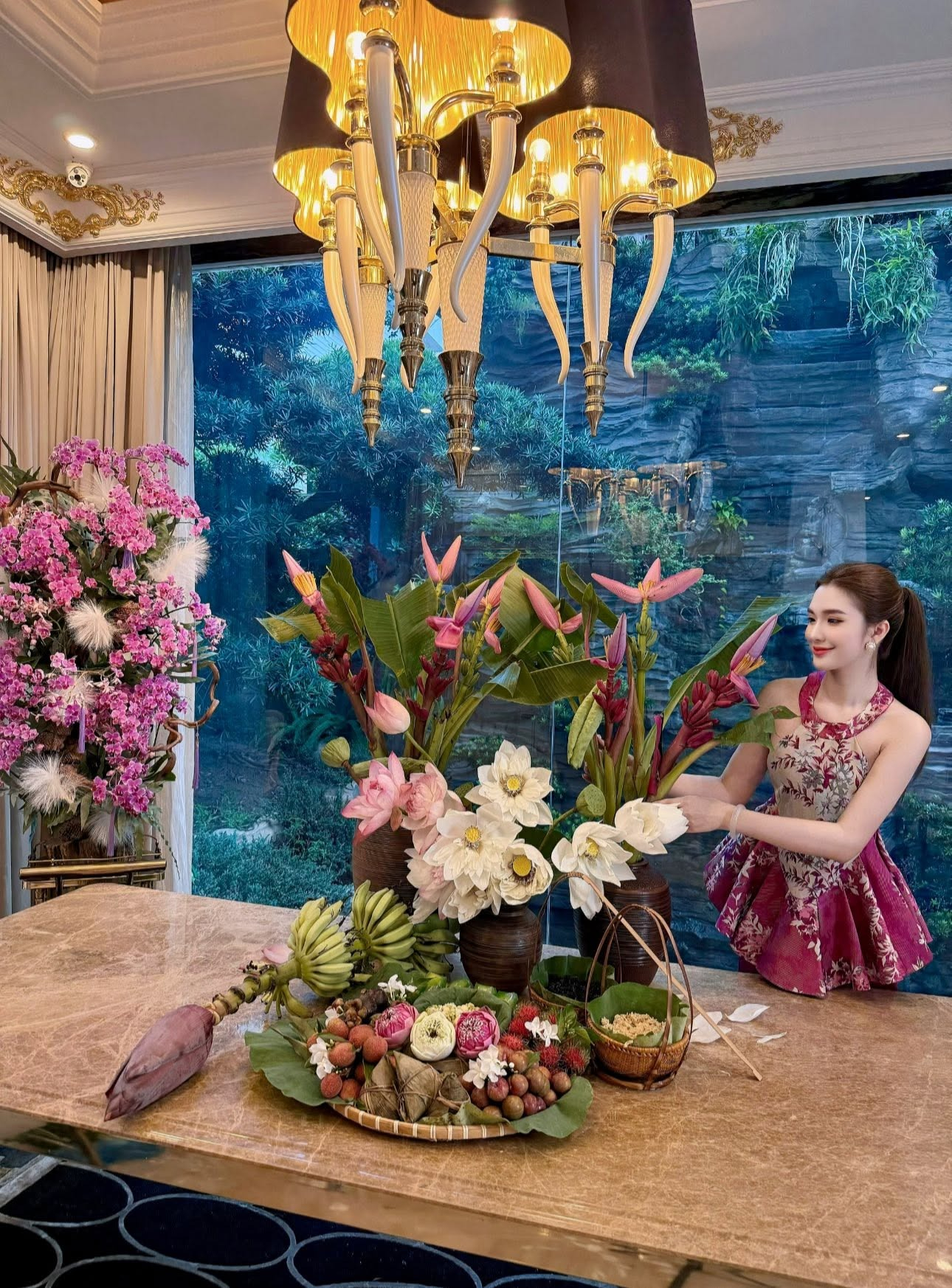 Ngọc Loan dựng gánh bánh canh miền Tây trong biệt thự nhìn ra Landmark 81