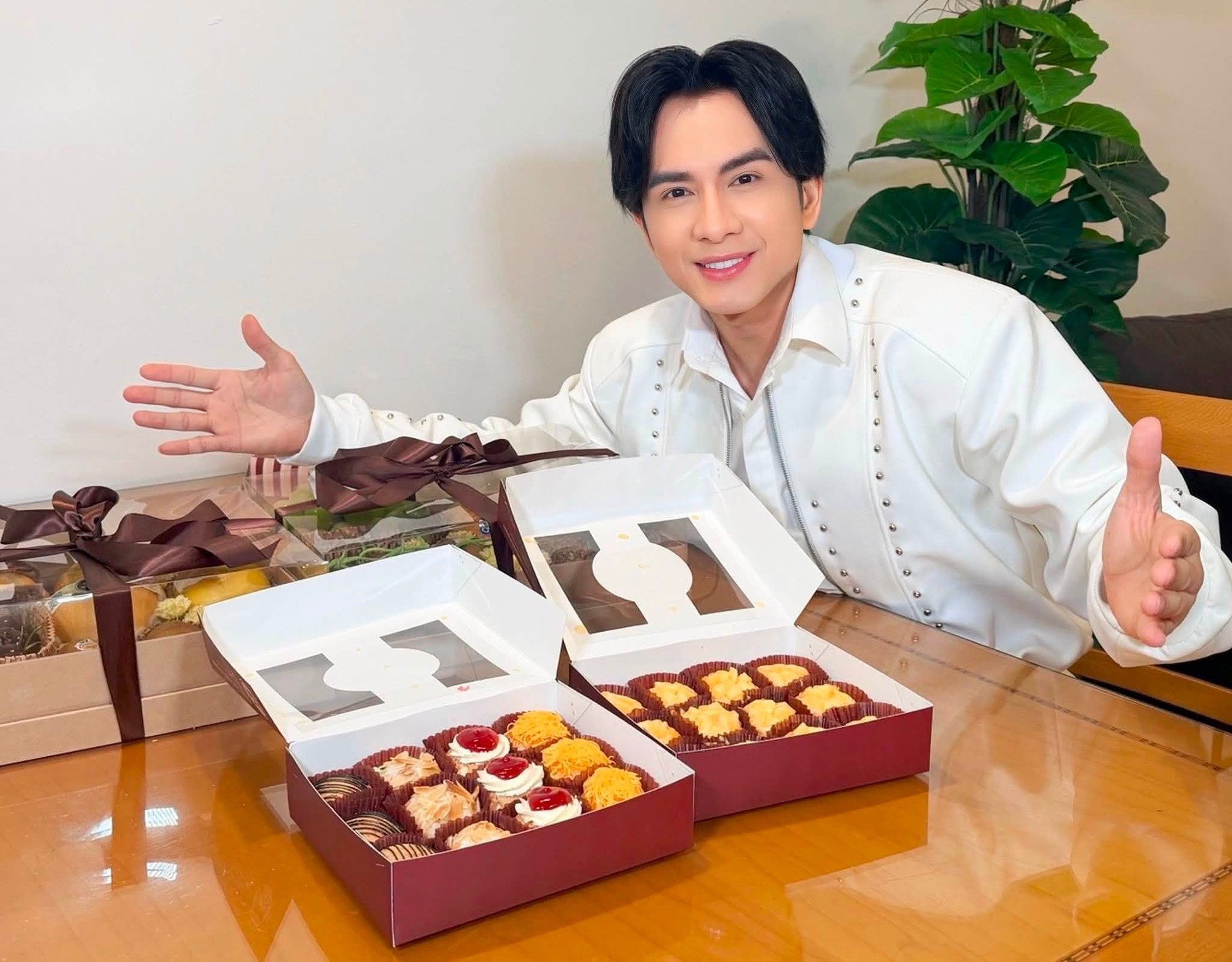 Đan Trường tuổi 50: Vẫn chạy show đều, mở quán cà phê mang dấu ấn “anh Bo”