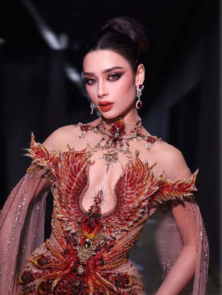 Emoura Phạm ghi dấu ấn với danh hiệu Á hậu 4 Miss Grand International 2026