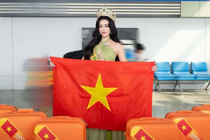 Emoura Phạm ghi dấu ấn với danh hiệu Á hậu 4 Miss Grand International 2026