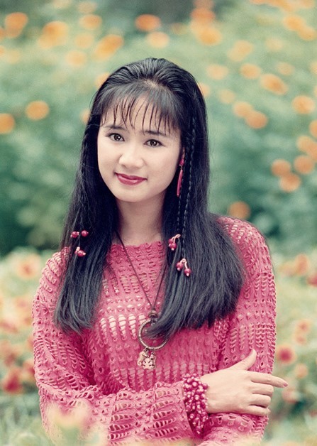 Từ cô bé hái chè ở Tuyên Quang đến mỹ nhân màn ảnh Việt: NSND Thu Hà tuổi U60 vẫn đẹp nền nã