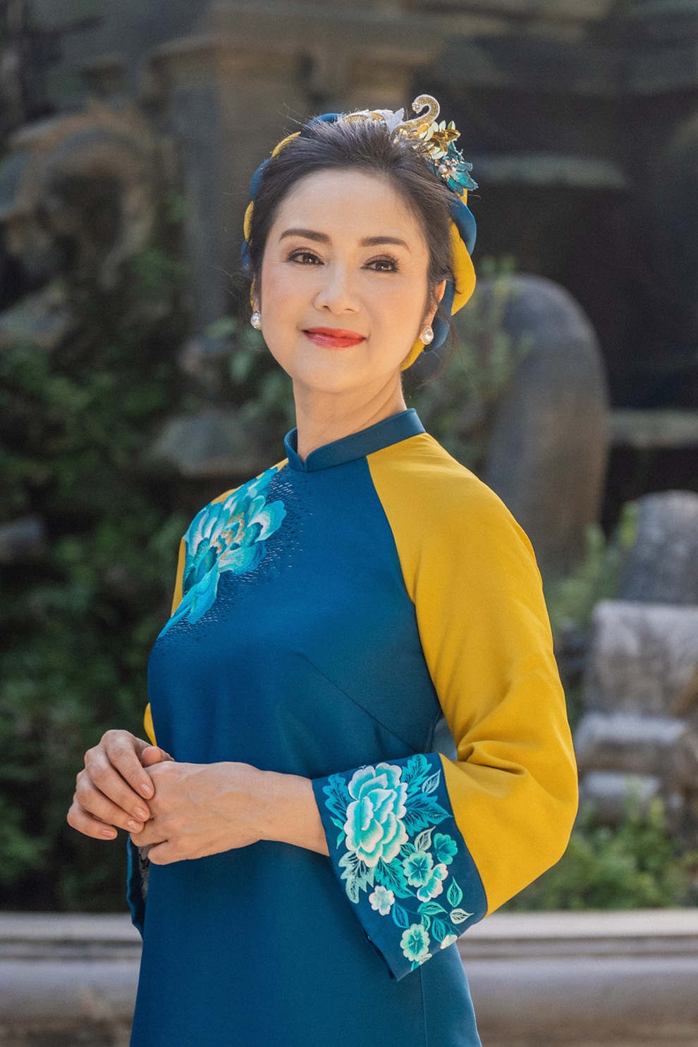 Từ cô bé hái chè ở Tuyên Quang đến mỹ nhân màn ảnh Việt: NSND Thu Hà tuổi U60 vẫn đẹp nền nã