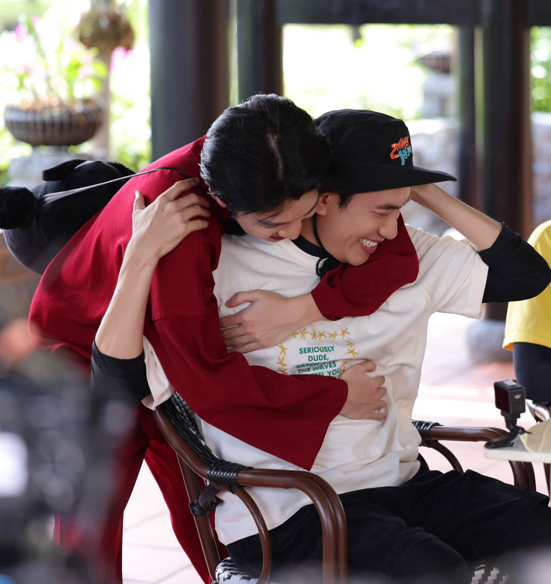 Kiều Minh Tuấn được khen ra dáng “anh cả” ở 2 Ngày 1 Đêm