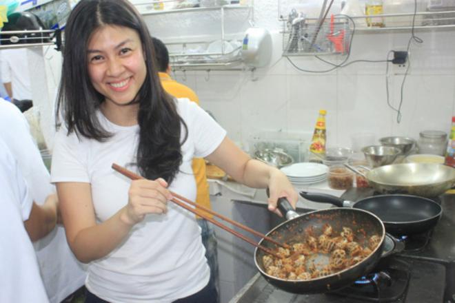 Cuộc sống mới của diễn viên Kim Thư sau ly hôn: Từ bán xôi nuôi con đến làm chủ nhà hàng