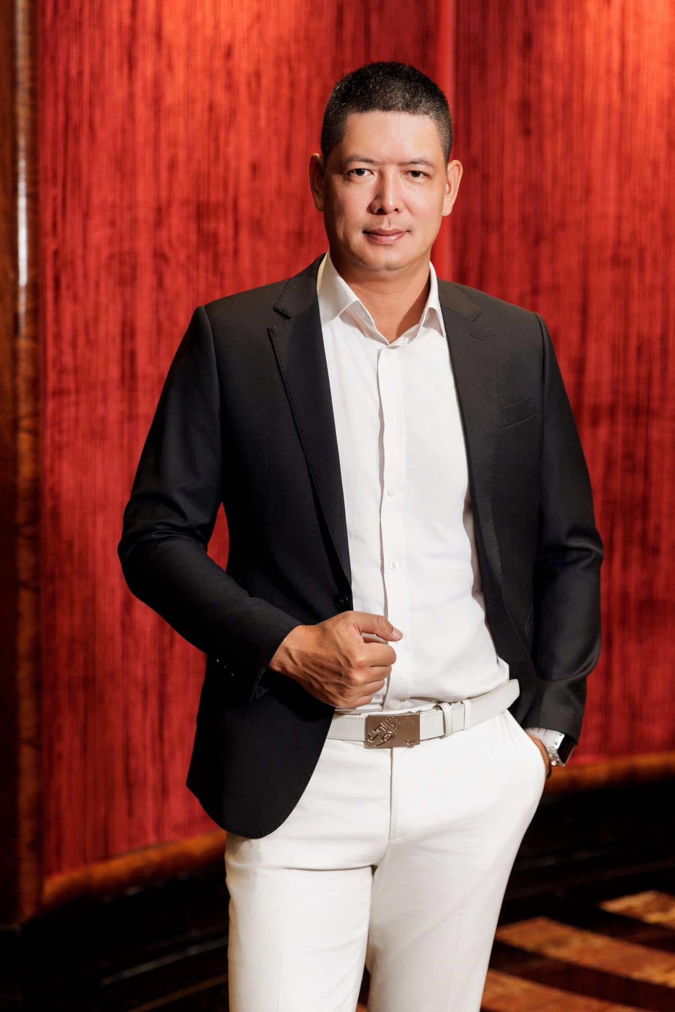 Bình Minh: Từ tuổi thơ dậy lúc 3 giờ sáng bán sữa đậu nành đến tổ ấm viên mãn bên nữ doanh nhân