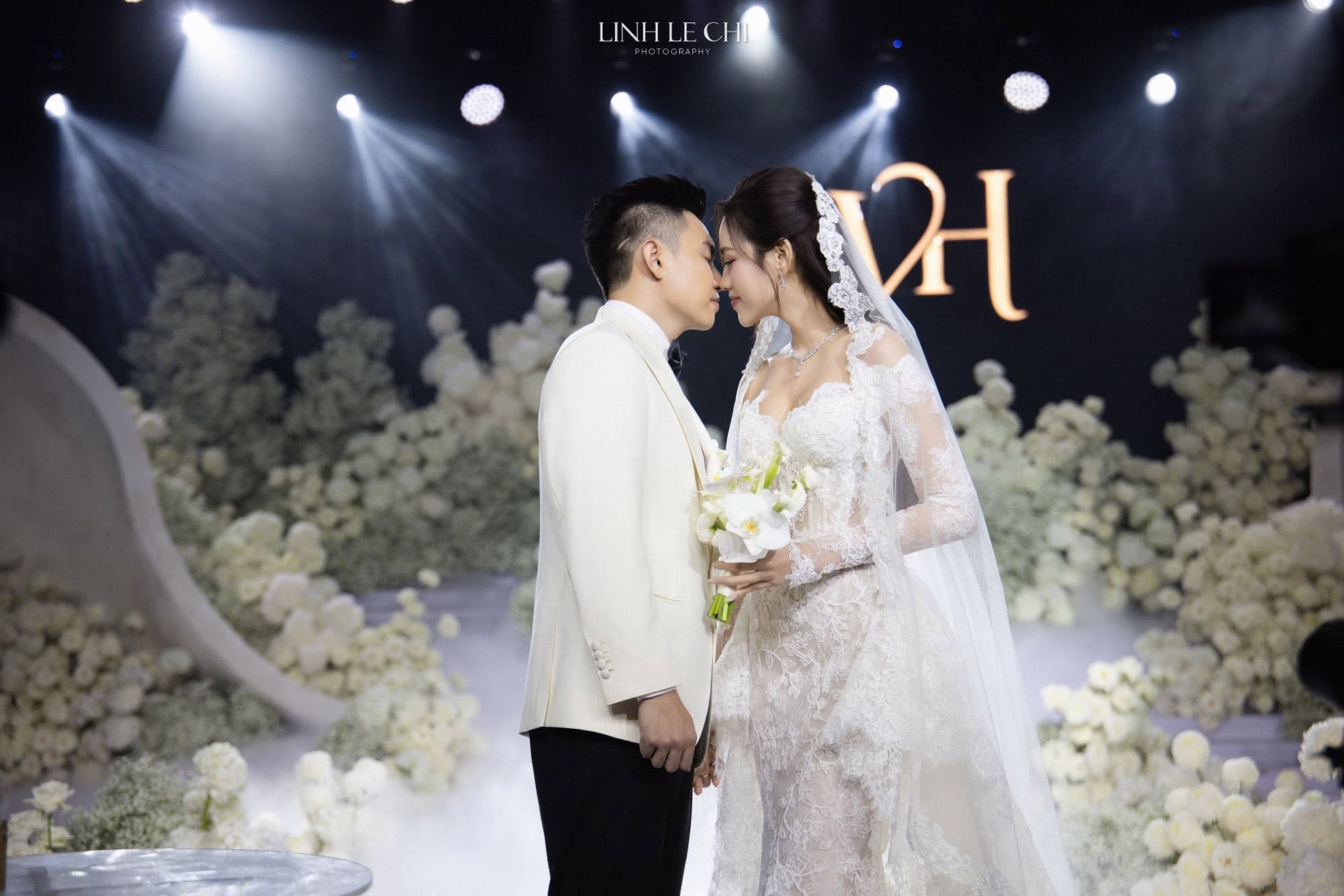 Đỗ Thị Hà: Từ cô gái Thanh Hóa từng cấy lúa đến hôn lễ cổ tích với thiếu gia Tập đoàn Sơn Hải