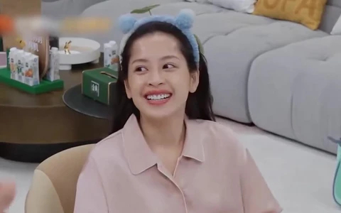 Chi Pu gây chú ý với diện mạo ít son phấn tại lễ cúng phim Chị Chị Em Em 3