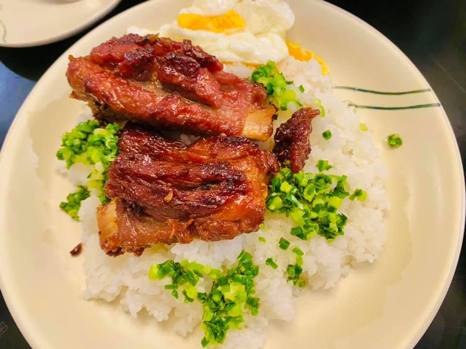 Bữa cơm giản dị và nhịp sống kín tiếng của Thủy Tiên - Công Vinh