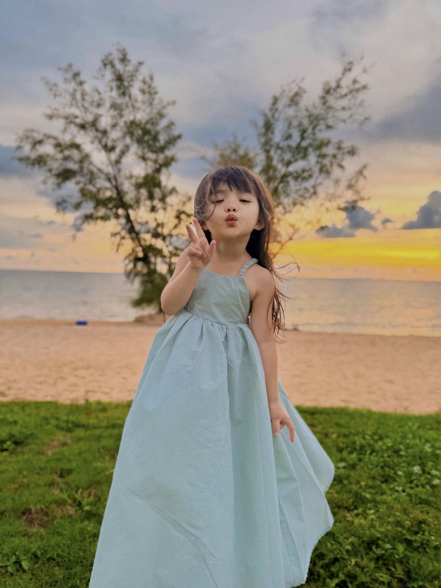 Con gái Đông Nhi - Ông Cao Thắng: Từ bức ảnh triệu lượt thích đến vẻ ngoài được ví như Chương Nhược Nam nhí
