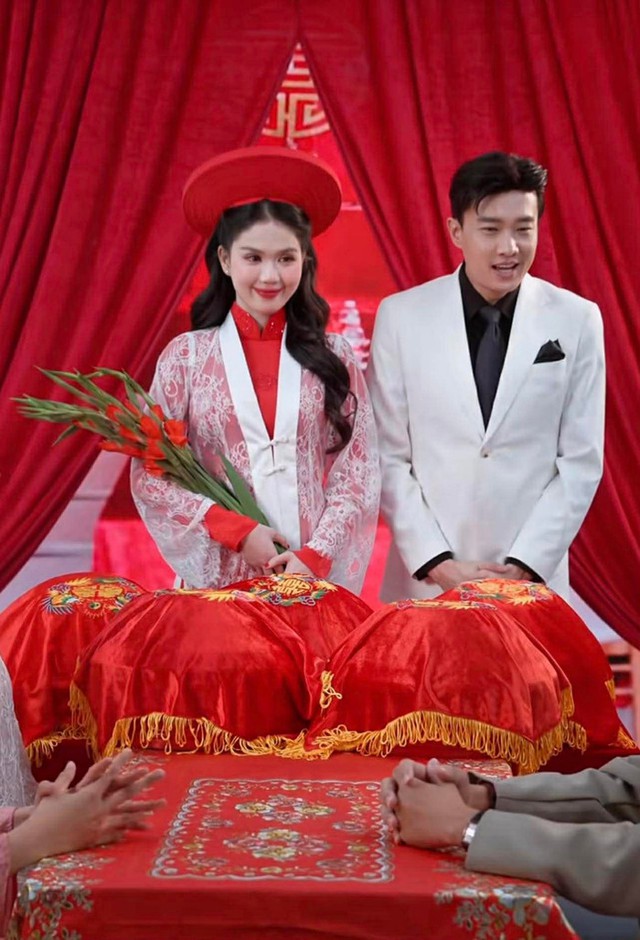 Ngọc Trinh và Quốc Trường gây chú ý với loạt khoảnh khắc thân thiết