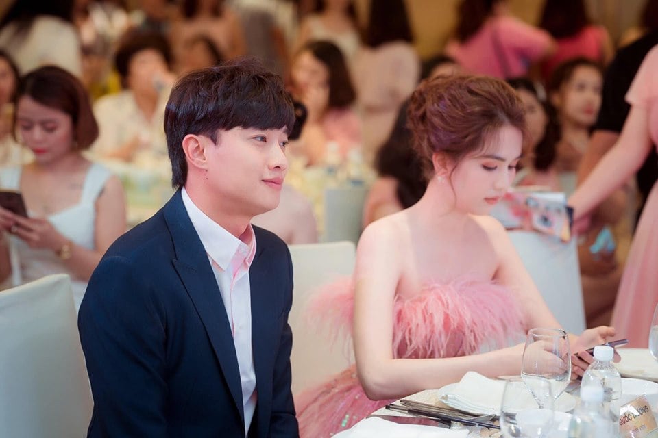 Ngọc Trinh và Quốc Trường gây chú ý với loạt khoảnh khắc thân thiết
