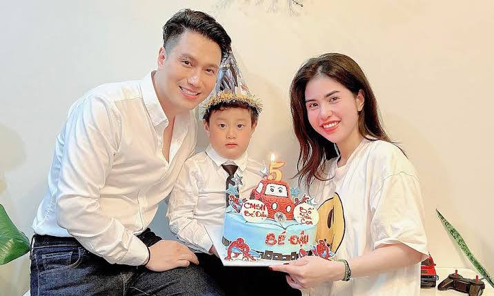 Con trai 9 tuổi của NSƯT Việt Anh cao lớn, ít tâm sự khiến mẹ vừa vui vừa lo