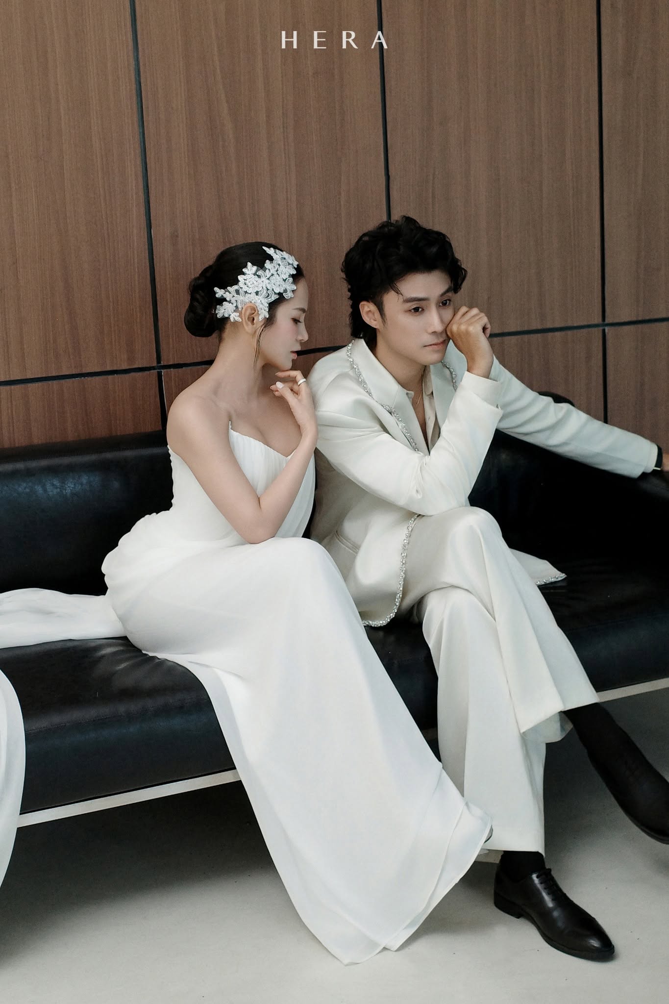 Vương Anh Ole khoe ảnh cưới sang trọng bên bà xã hơn 5 tuổi